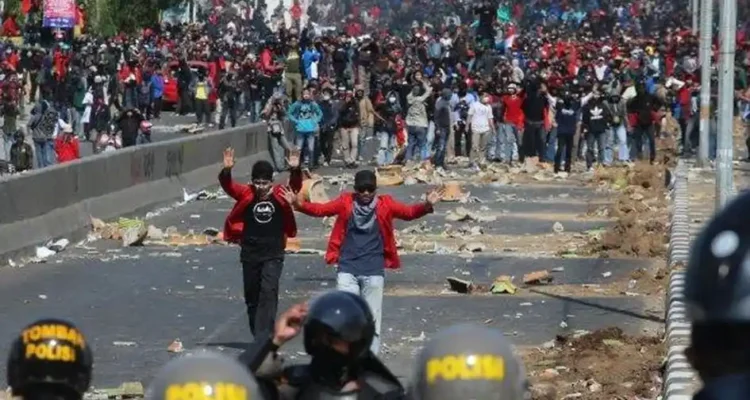 Demo di Makassar: Dari Aspirasi hingga Kerusuhan Tragis