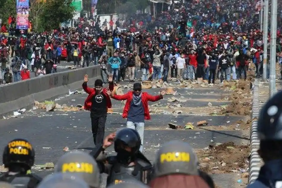 Demo di Makassar: Dari Aspirasi hingga Kerusuhan Tragis